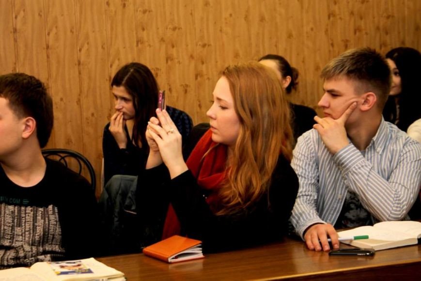«Йдіть, помиляйтеся. Помилки – це зростання»: радник Міністра фінансів Чехії спілкувався зі студентами рівненського ВНЗ (фото) - фото 1