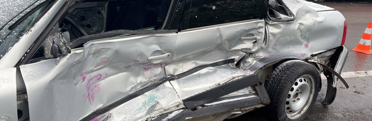 В ДТП у Рівненському районі травмувалася водійка легковика 