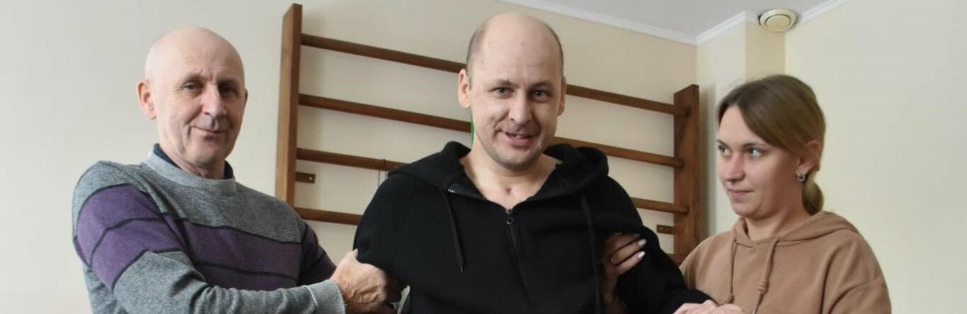 Заново навчився ходити: як військовий з Харківщини проходить реабілітацію на Рівненщині