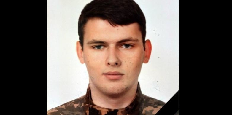 Місто на Рівненщині на колінах зустріло Героя