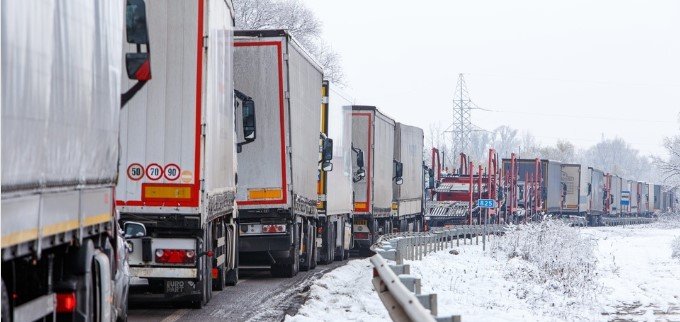 На в’їзд до України очікує понад 2,5 тисячі вантажних транспортних засобів  