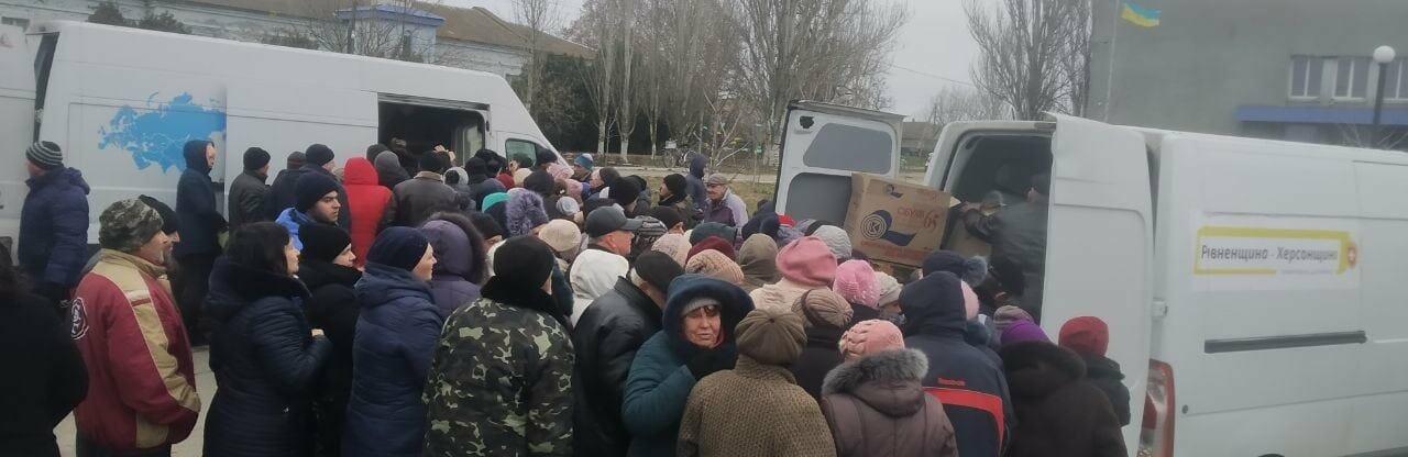 Голови дванадцяти громад Рівненщини повезли допомогу на Херсонщину