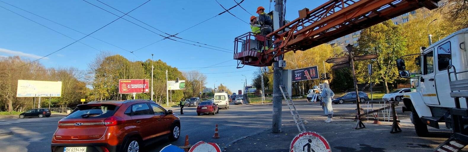 У Рівному змінили роботу режимів одного світлофорного об'єкта 