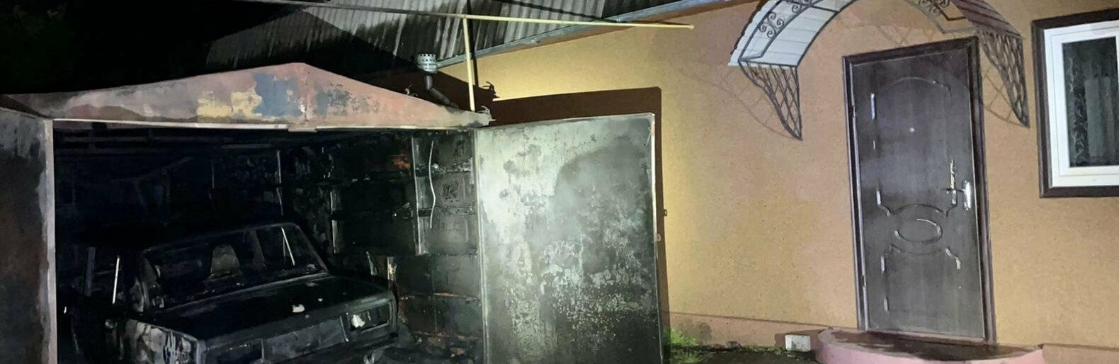 На Сарненщині вогнеборці ліквідували пожежу у приватному автогаражі 
