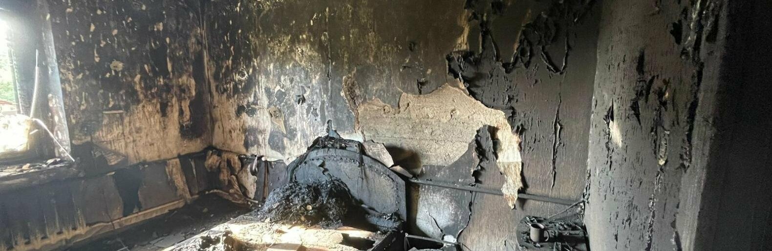 На Рівненщині вогнеборці під час гасіння пожежі виявили мертве тіло 