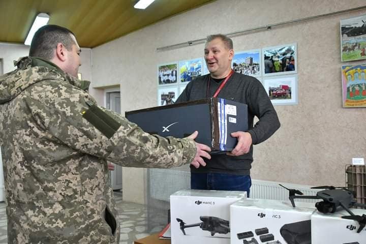 Колектив РАЕС відправив на фронт чергову партію дронів, авто та різного корисного обладнання