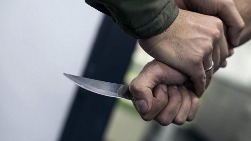 У Рівному безхатько порізав ножем знайомого