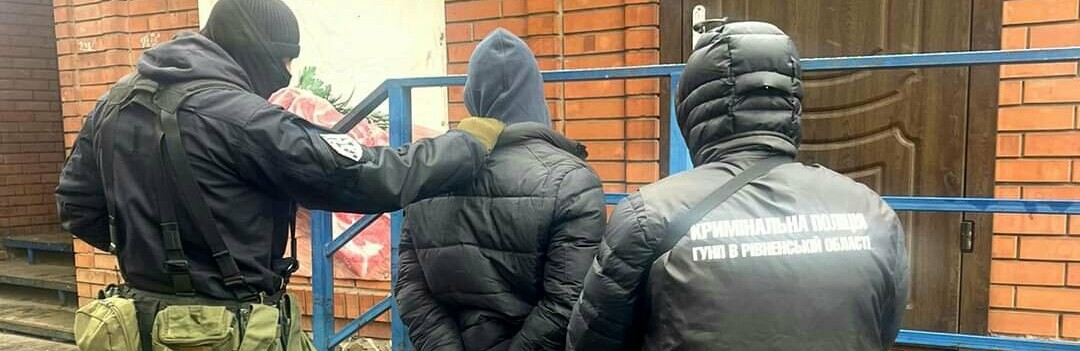 У Рівному поліцейські взяли на гарячому двох збувачів метамфетаміну