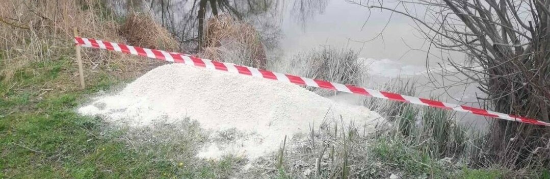 У Здолбунівській громаді вапном очистили водойми