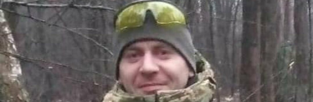 Березнівська громада прощається з молодим десантником