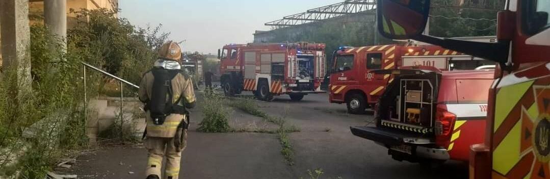 У Рівненському районі загорілася неексплуатуюча складська будівля