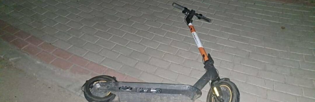 В Острозі мікроавтобус переїхав юнака на самокаті