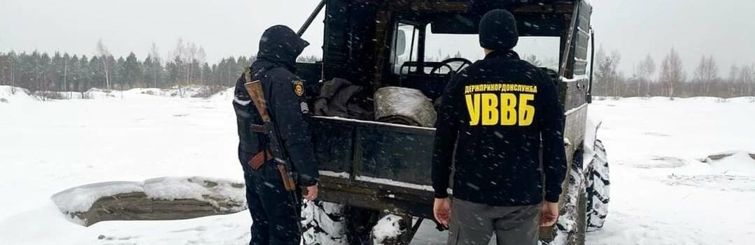 Мотопомпи, всюдихід та понад 10 кубометрів деревини: як на Рівненщині поліцейські протидіють злочинам у сфері довкілля 