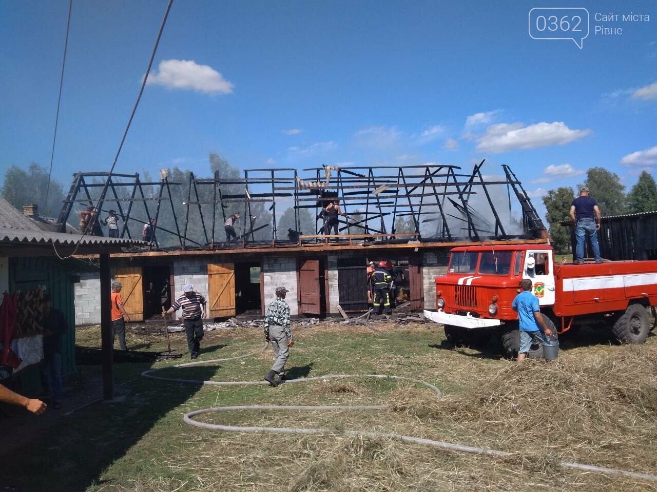 На Рівненщині у пожежі згоріла будівля та дві тони кормів (..., фото-1 На Рівненщині у пожежі згоріла будівля та дві тони кормів (ФОТО), фото-1