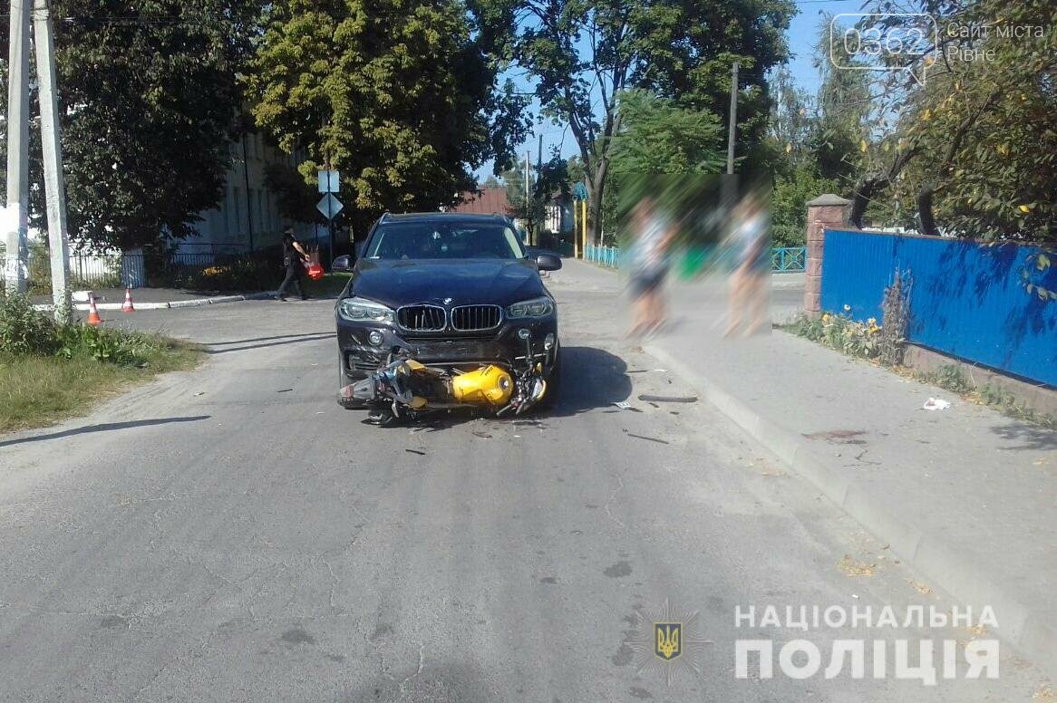 На Рівненщині мотоцикліст влетів у позашляховик (ФОТО), фото-1 На Рівненщині мотоцикліст влетів у позашляховик (ФОТО), фото-1