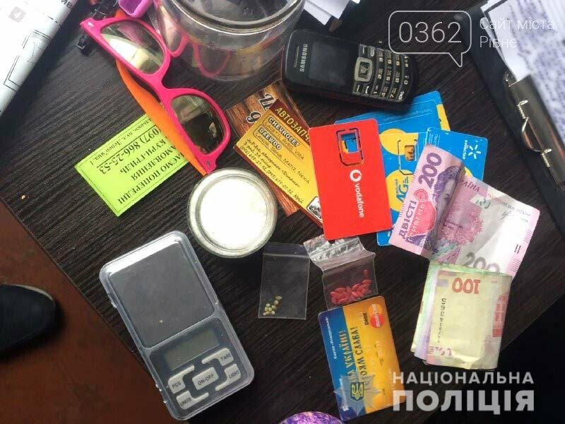 Під час спецоперації у Костополі затримали групу наркозбува..., фото-1 Під час спецоперації у Костополі затримали групу наркозбувачів (ФОТО, ВІДЕО), фото-1