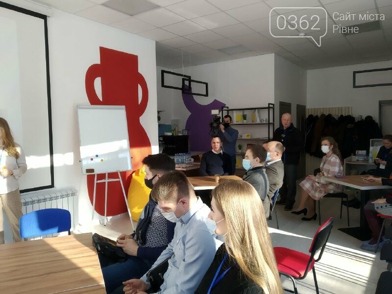 У Рівному безкоштовно навчать англійської мови у Гончаренко..., фото-3 У Рівному безкоштовно навчать англійської мови у Гончаренко центр (ФОТО), фото-3