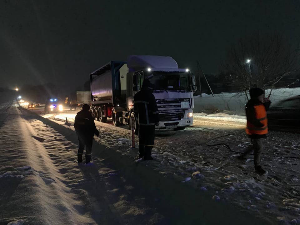 Рятувальники контролюють автошляхи, заторів немає (ФОТО), фото-4