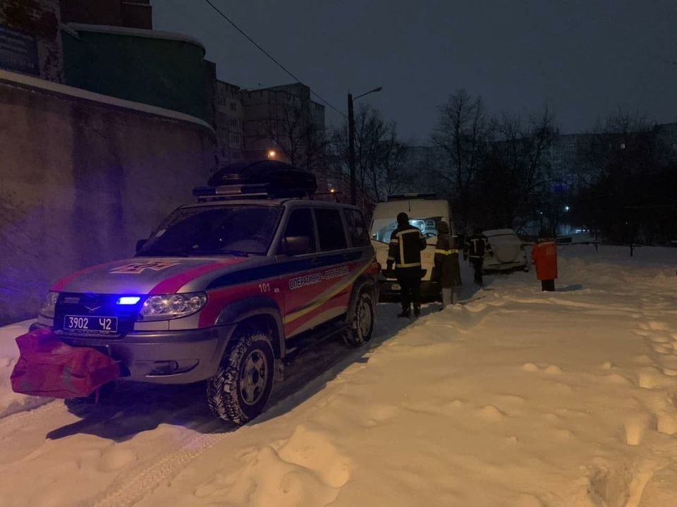 В Рівному рятувальники відбуксирували карету швидкої допомоги, яка поверталася з виклику, фото-1