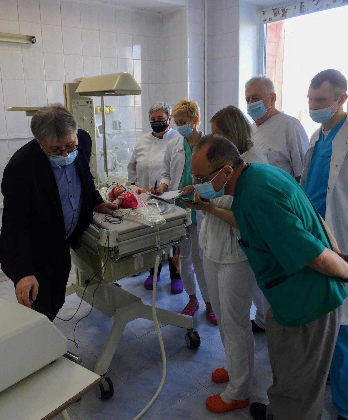 Рівненська обласна дитяча лікарня отримала обладнання для лікування асфіксії у новонароджених, фото-2