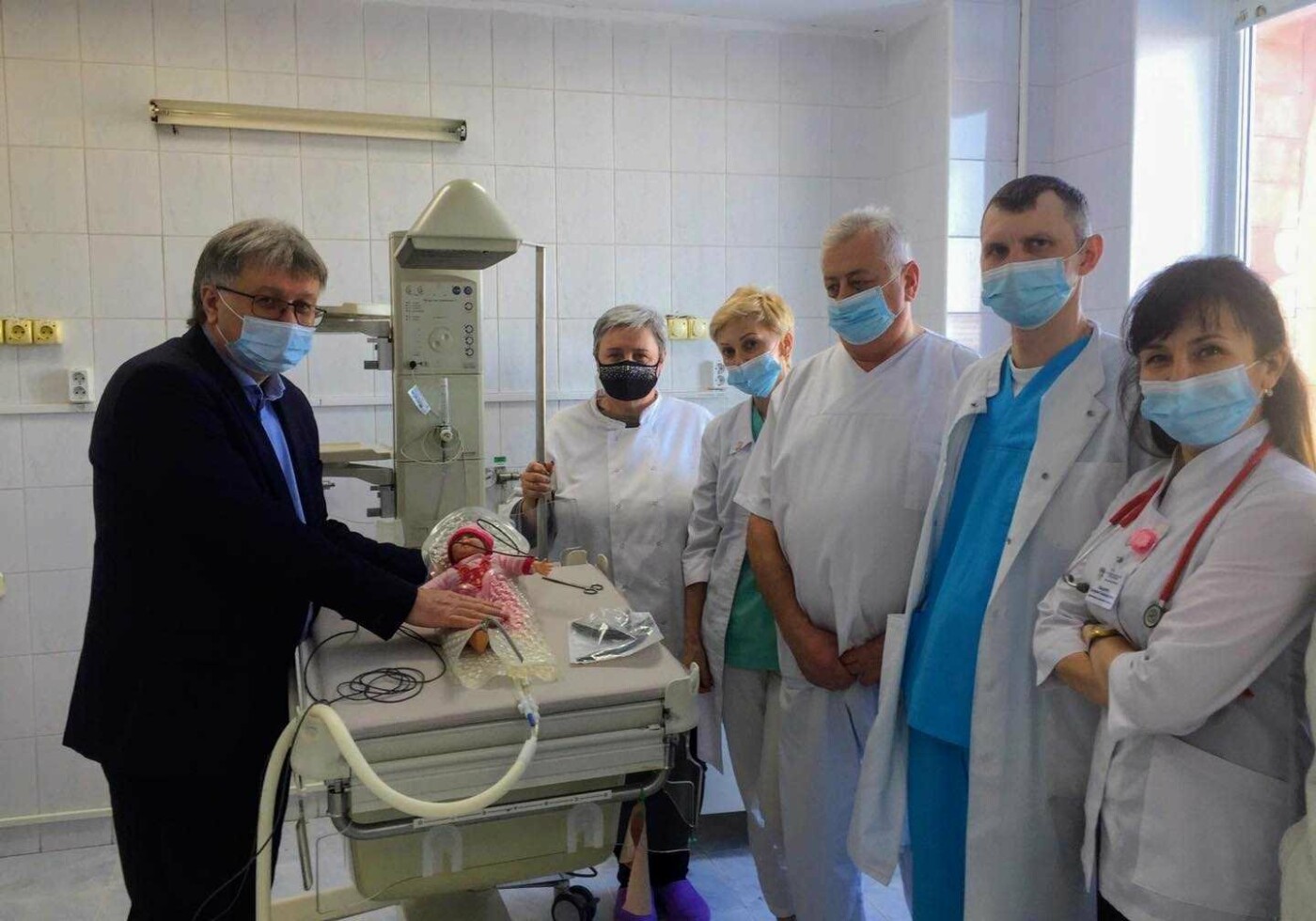 Рівненська обласна дитяча лікарня отримала обладнання для лікування асфіксії у новонароджених