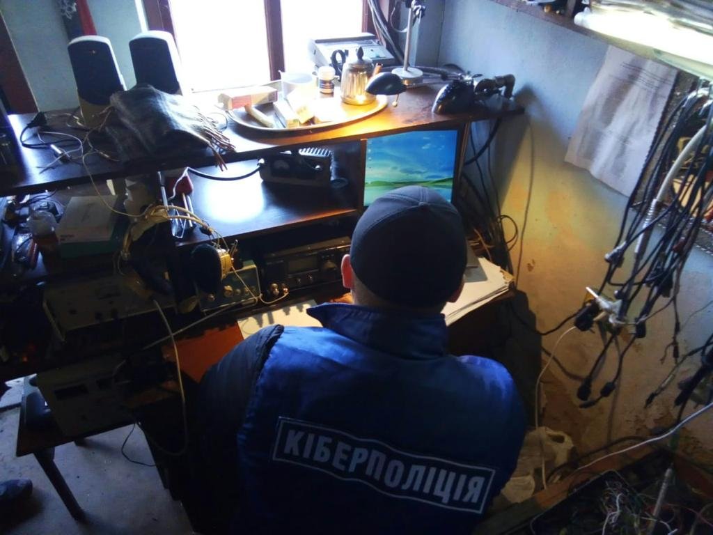 Незаконна трансляція загально національних каналів велась із офісу в Здолбунові, фото-1