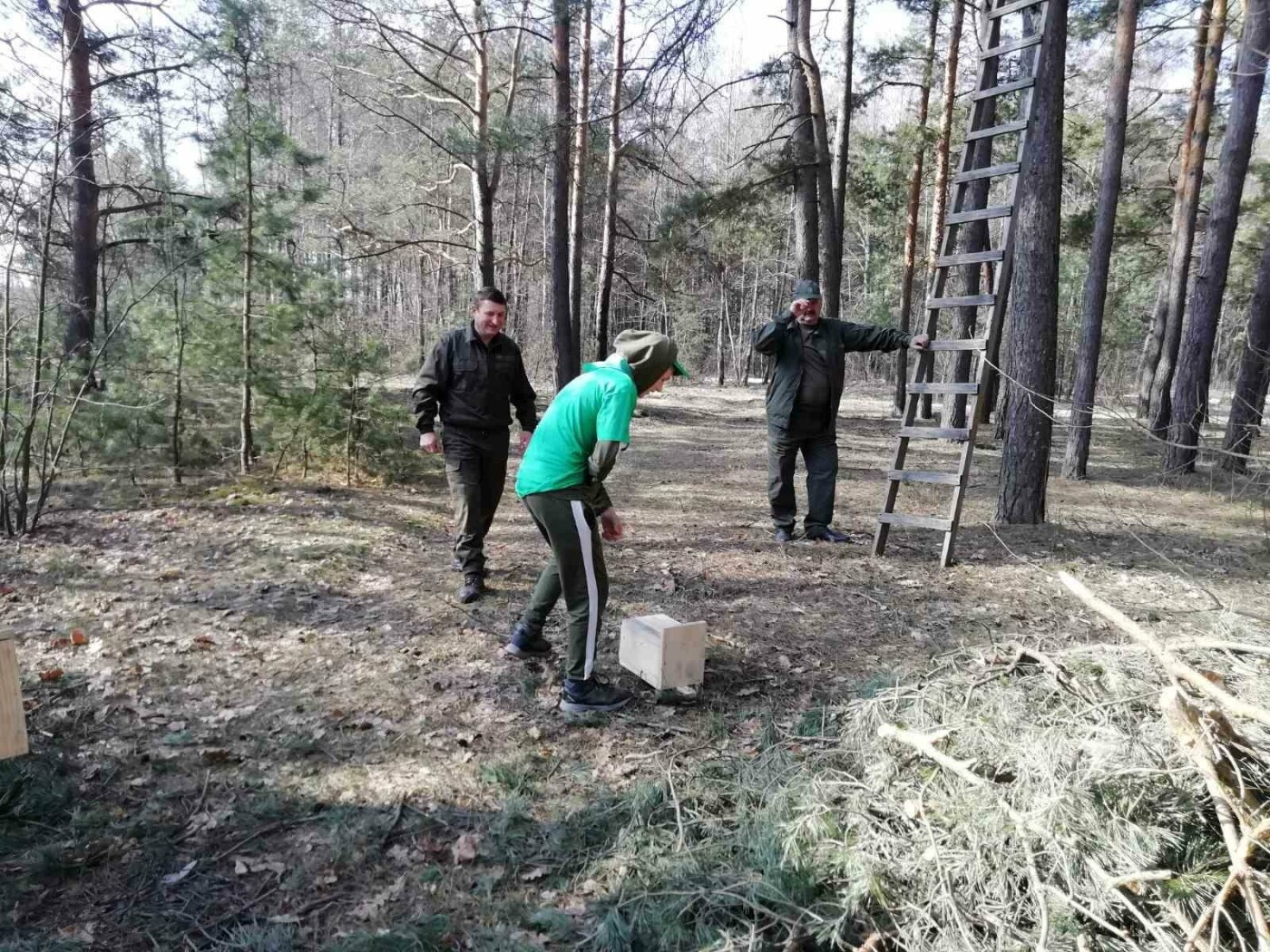 У Костополі лісівники разом з учнями зробили для птахів шпаківні (ФОТО), фото-3