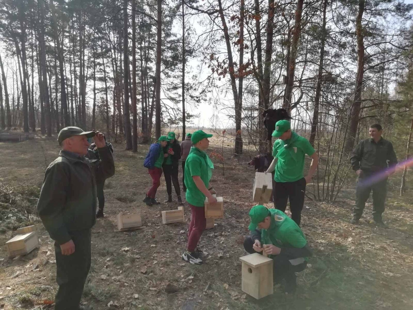 У Костополі лісівники разом з учнями зробили для птахів шпаківні (ФОТО), фото-2