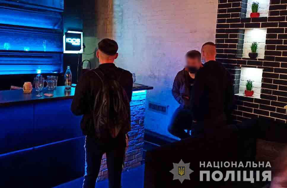П’ять закладів Рівного закрила поліція у зв’язку з порушенням карантину, фото-2