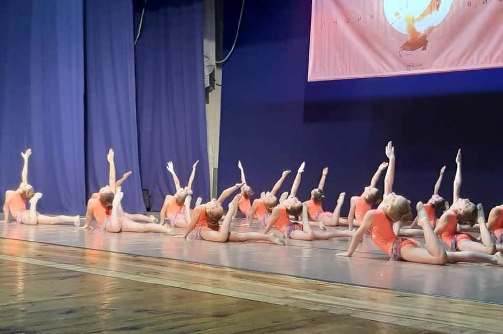 Вараські юні танцюристки удостоїлися звання “Зразкового художнього колективу” згідно з Наказом МОН України, фото-1