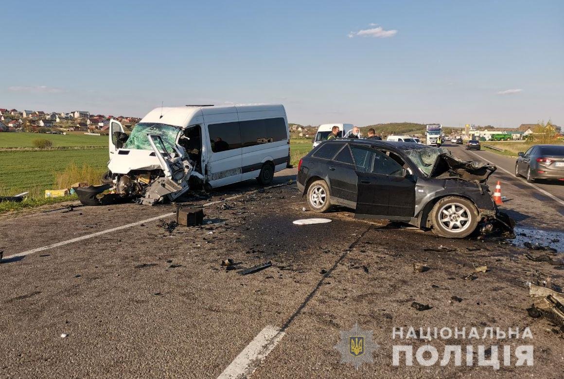 Виїхав на зустрічну: на Рівненщині сталася ДТП, унаслідок якої загинула сім’я з маленькою дитиною (ФОТО/ВІДЕО), фото-1