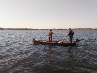 Майже кілометр сітки і не тільки: на Хрінницькому водосховищі рибохоронці упіймали мешканців, які ловили рибу забороненими знаряддями, фото-2