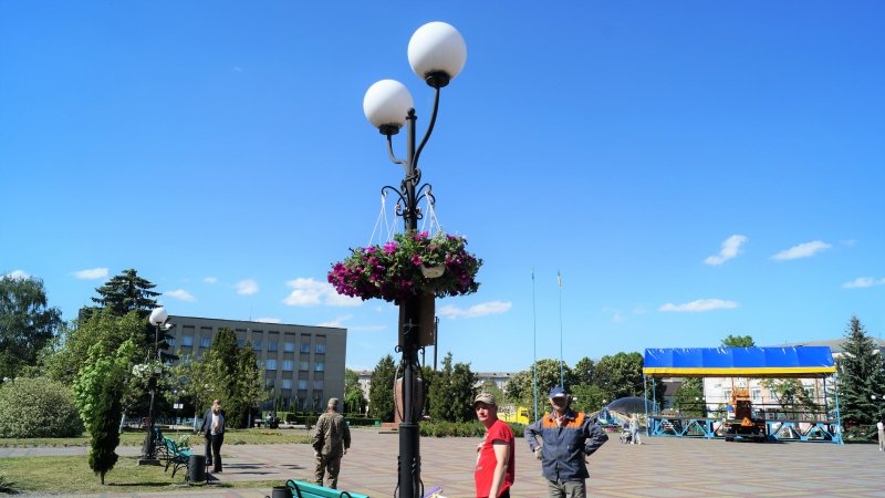 До дня міста Радивилів прикрасили квітами (ФОТО), фото-8