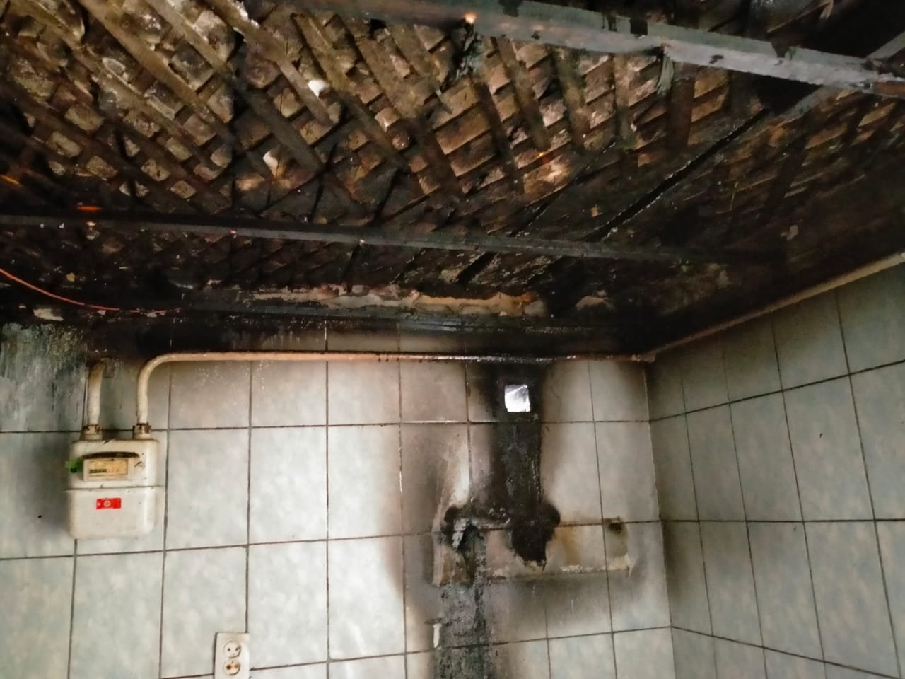 У селі в Острозькій громаді спалахнув житловий будинок, фото-2