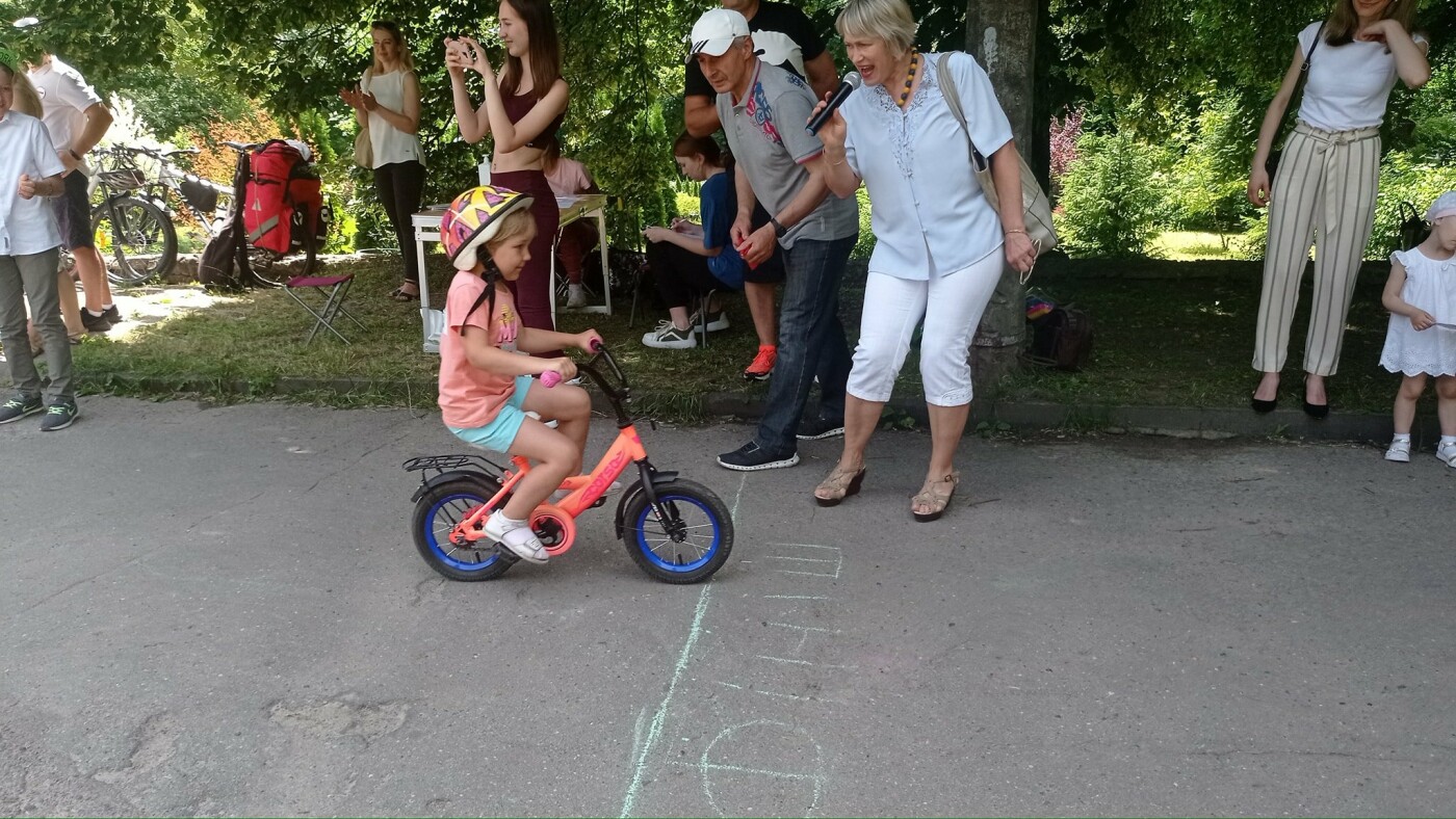 З нагоди Дня батька у Рівному провели велоперегони серед дошкільнят (ФОТО), фото-4