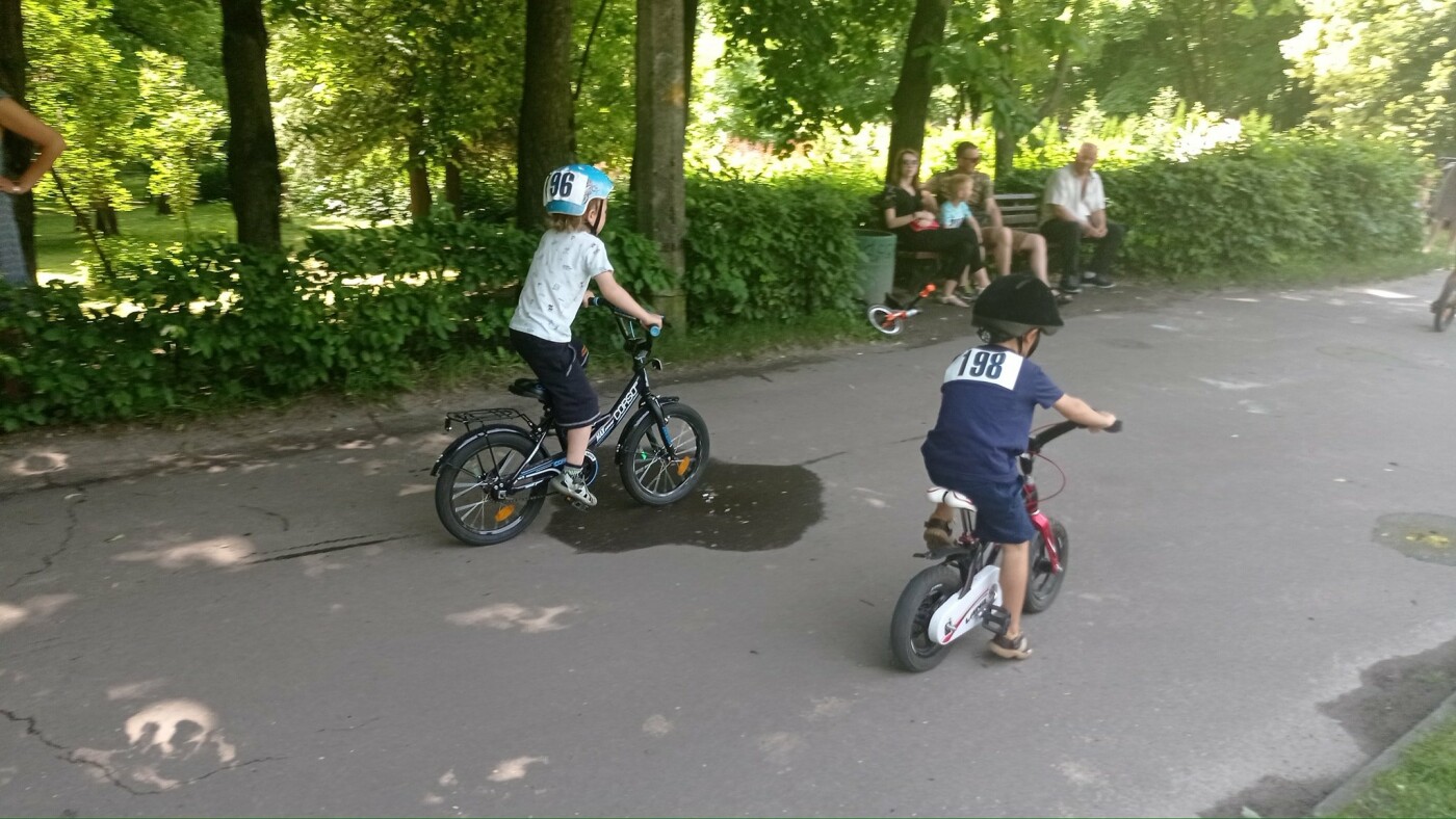 З нагоди Дня батька у Рівному провели велоперегони серед дошкільнят (ФОТО), фото-3