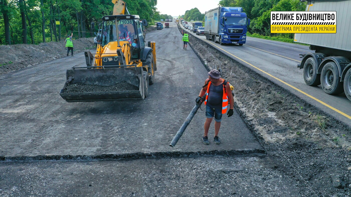 Трасу Н-22 біля Рівного розширять до 16 метрів