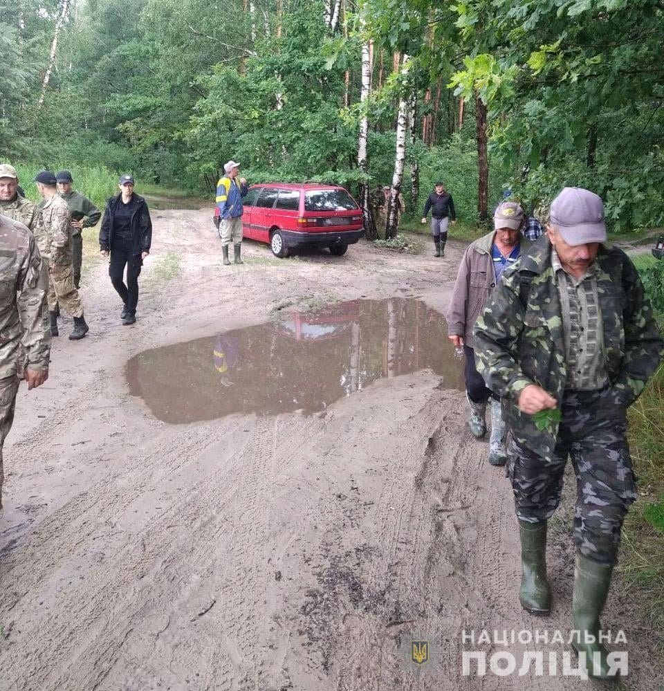 Пішла по чорниці і не повернулася: на Рівненщині розшукують зниклу літню жінку