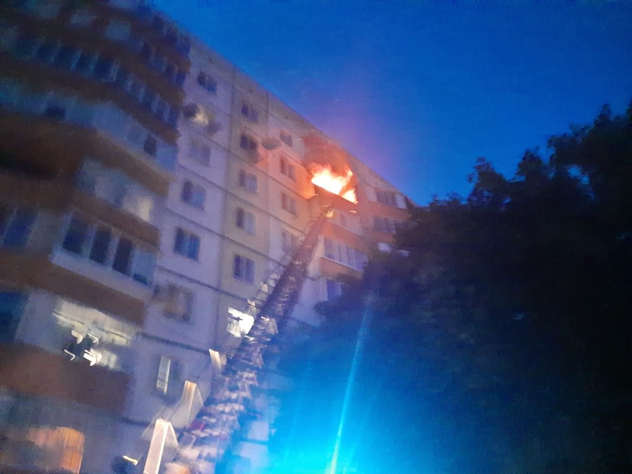 У Вараші під час пожежі евакуювали три десятки людей (ФОТО), фото-2