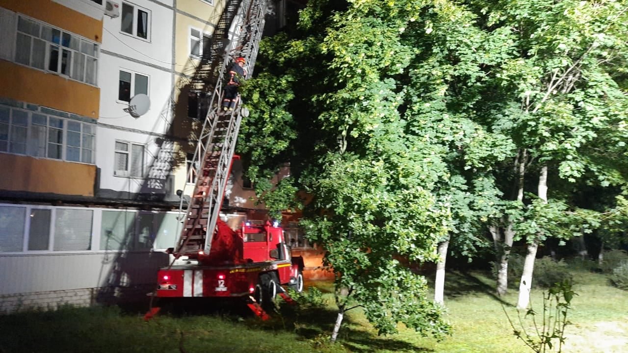 У Вараші під час пожежі евакуювали три десятки людей (ФОТО), фото-1