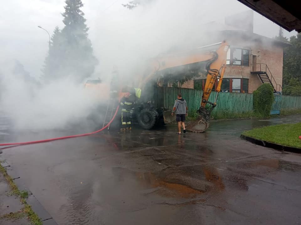 Рятувальники розповіли деталі пожежі у Зорі