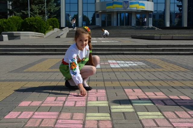 Перед Рівненською ОДА з’явилась Вишиванка Перед Рівненською ОДА з’явилась Вишиванка, Катя Давидчук