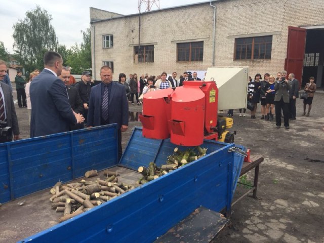 У Бугринській ОТГ за державні кошти запустили лінію з виробництва п... У Бугринській ОТГ за державні кошти запустили лінію з виробництва пелетів, Катя Давидчук