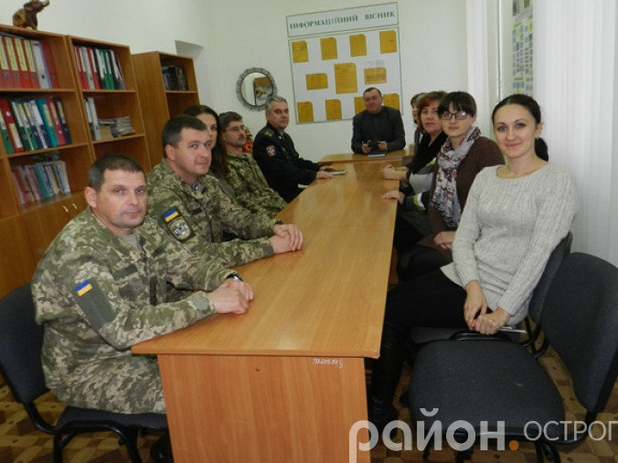 Острозький військовий ліцей на Рівненщині підтримав об'єднання церк... Острозький військовий ліцей на Рівненщині підтримав об'єднання церков, Степан Молчан