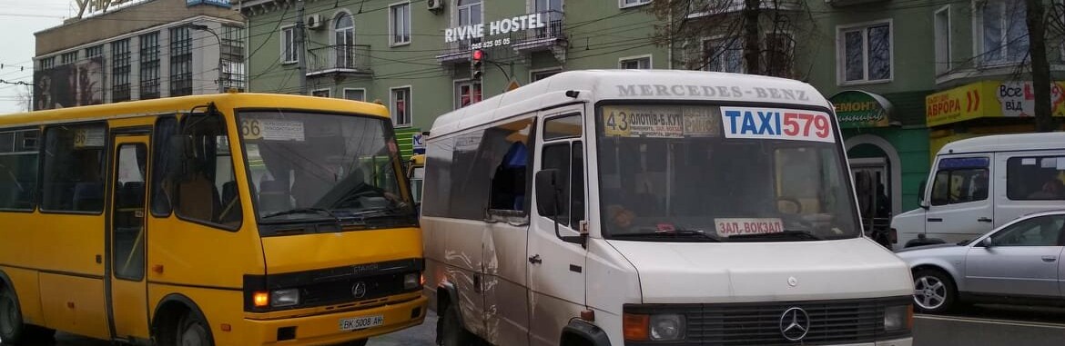 У центрі Рівного аварія за участі двох маршруток У центрі Рівного аварія за участі двох маршруток, Степан Молчан