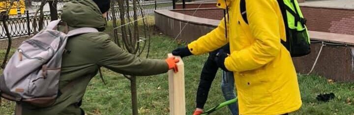 У Рівному уздовж кількох вулиць активісти висадили дерева У Рівному уздовж кількох вулиць активісти висадили дерева, Самчук Ірина