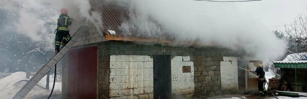 Майже 3 десятки пожеж, 6 ДТП та 3 самогубства: як минув тиждень на Рівненщині