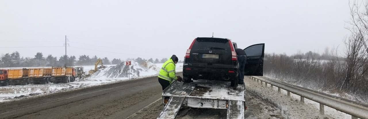 Патрульні допомогли мамі з дитиною після ДТП