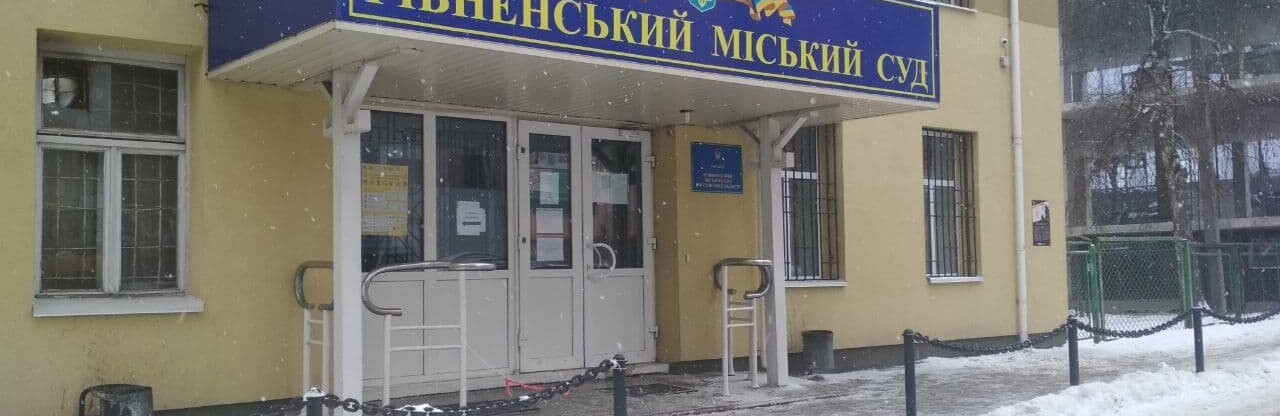 Адвокат лікарки з Рівного, обвинуваченої у смерті хлопчика, просить відвід прокурора