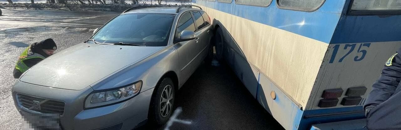 У Рівному в ДТП потрапив тролейбус 
